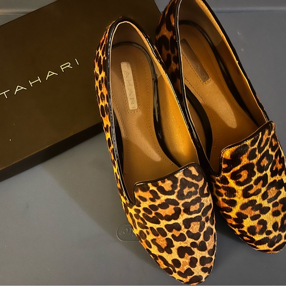 Tahari “Foley” Leopard Flats - Picture 2 of 7